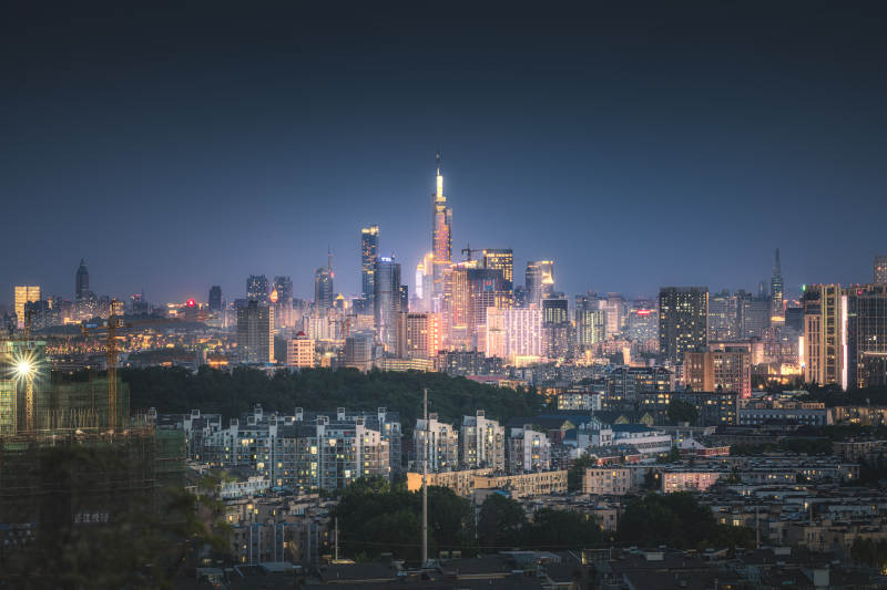 夜幕下的城市天際線