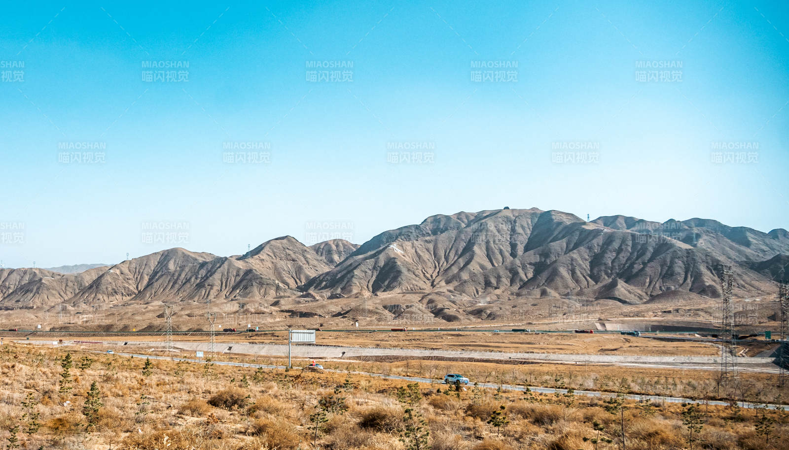 沙漠公路與山脈