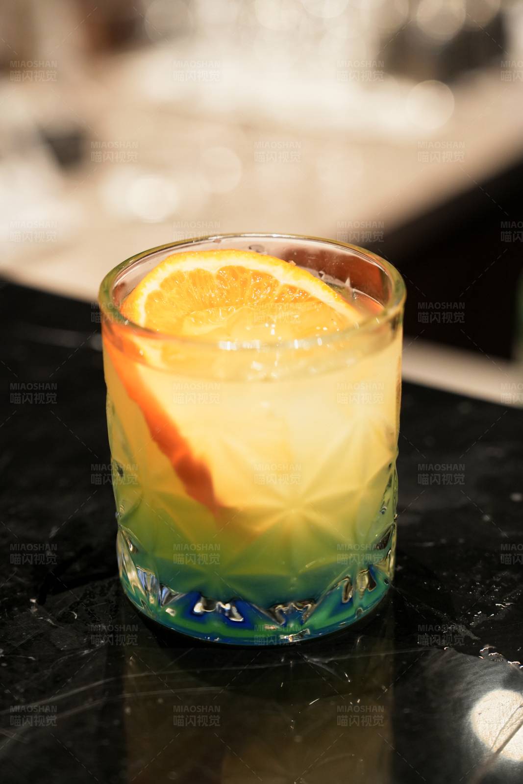 橙色漸變雞尾酒