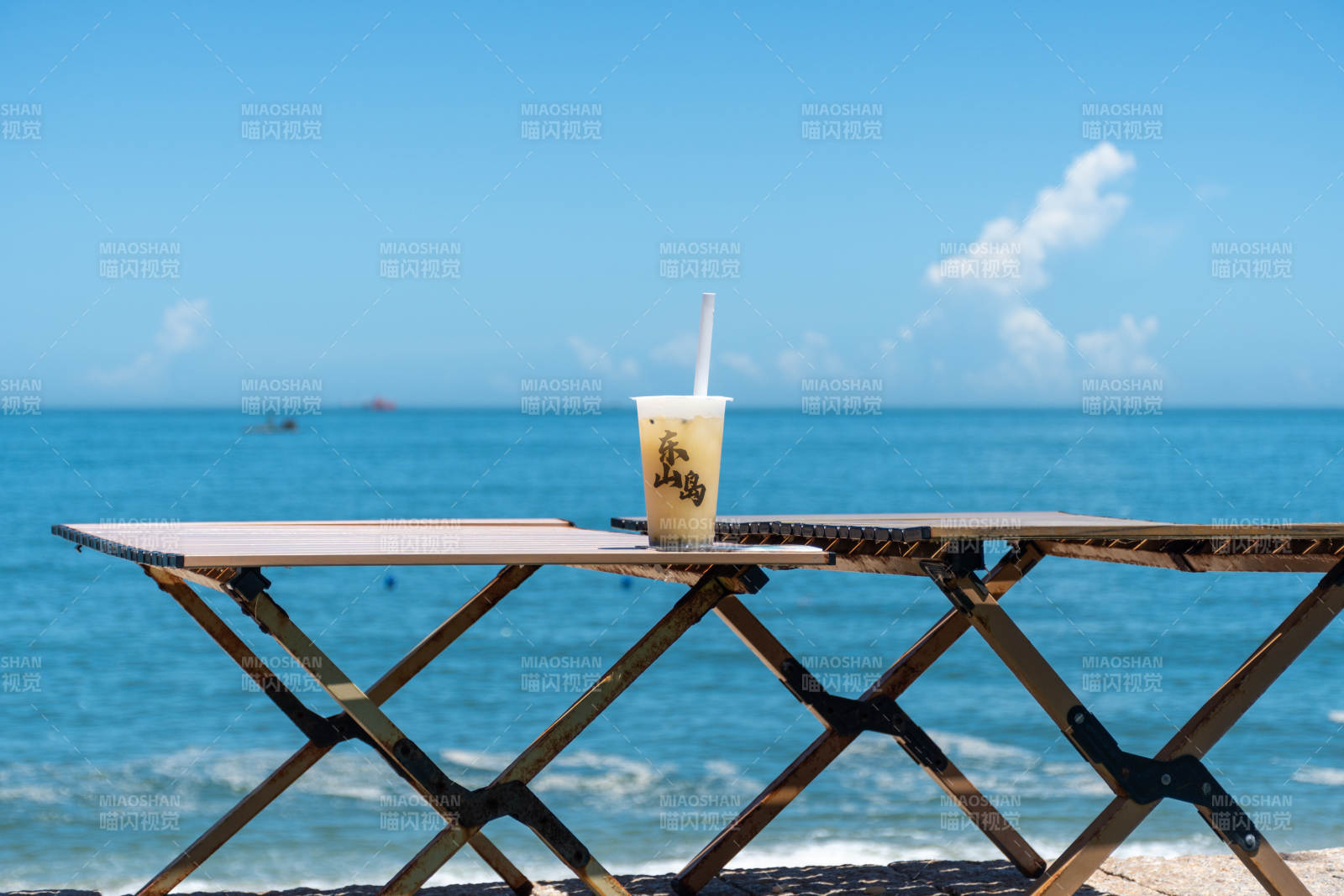 東山島海灘上的清涼飲品