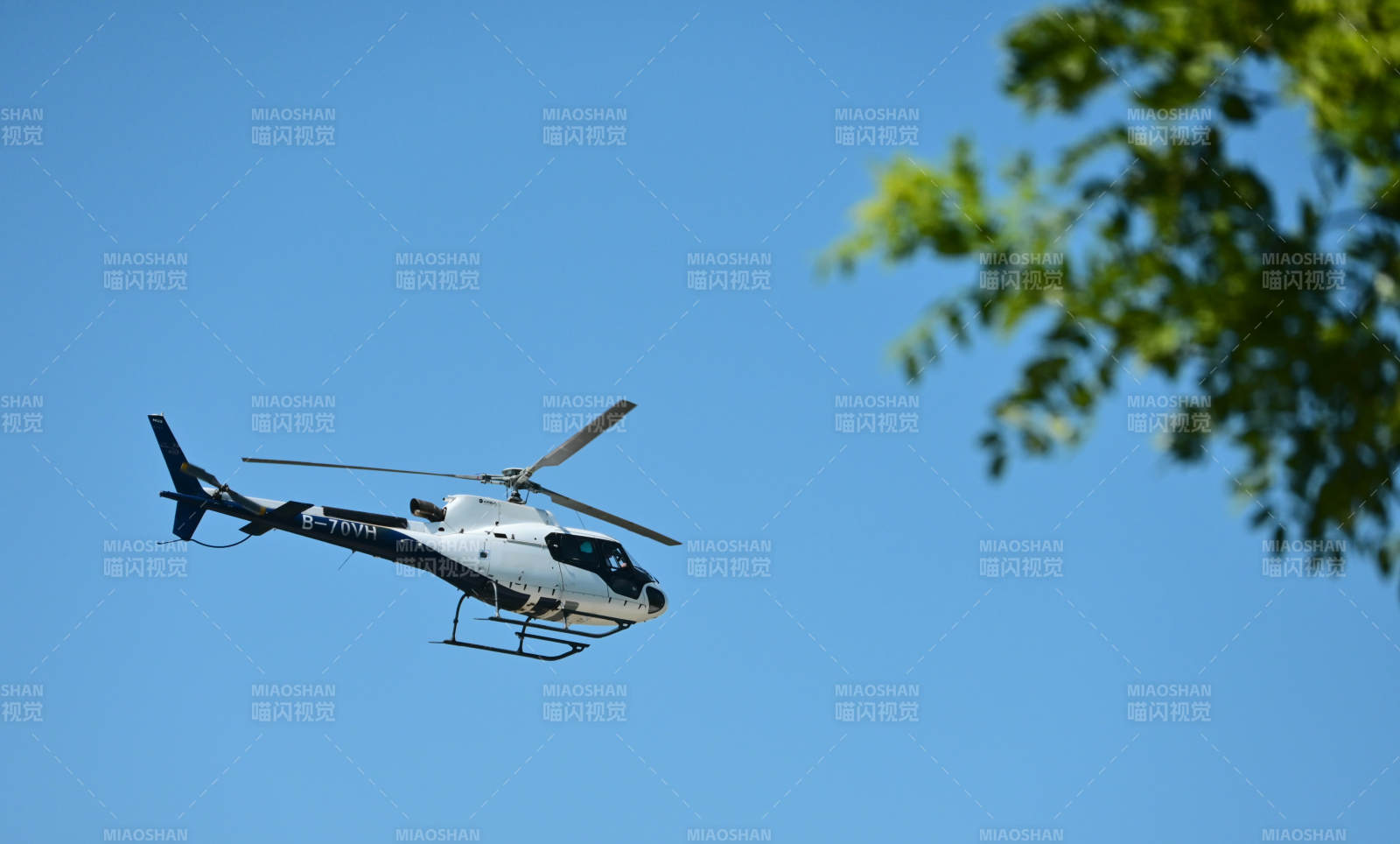 警用直升機(jī)空中巡邏
