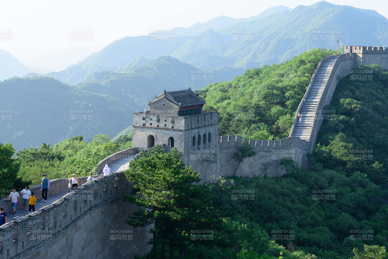 長(zhǎng)城蜿蜒山間