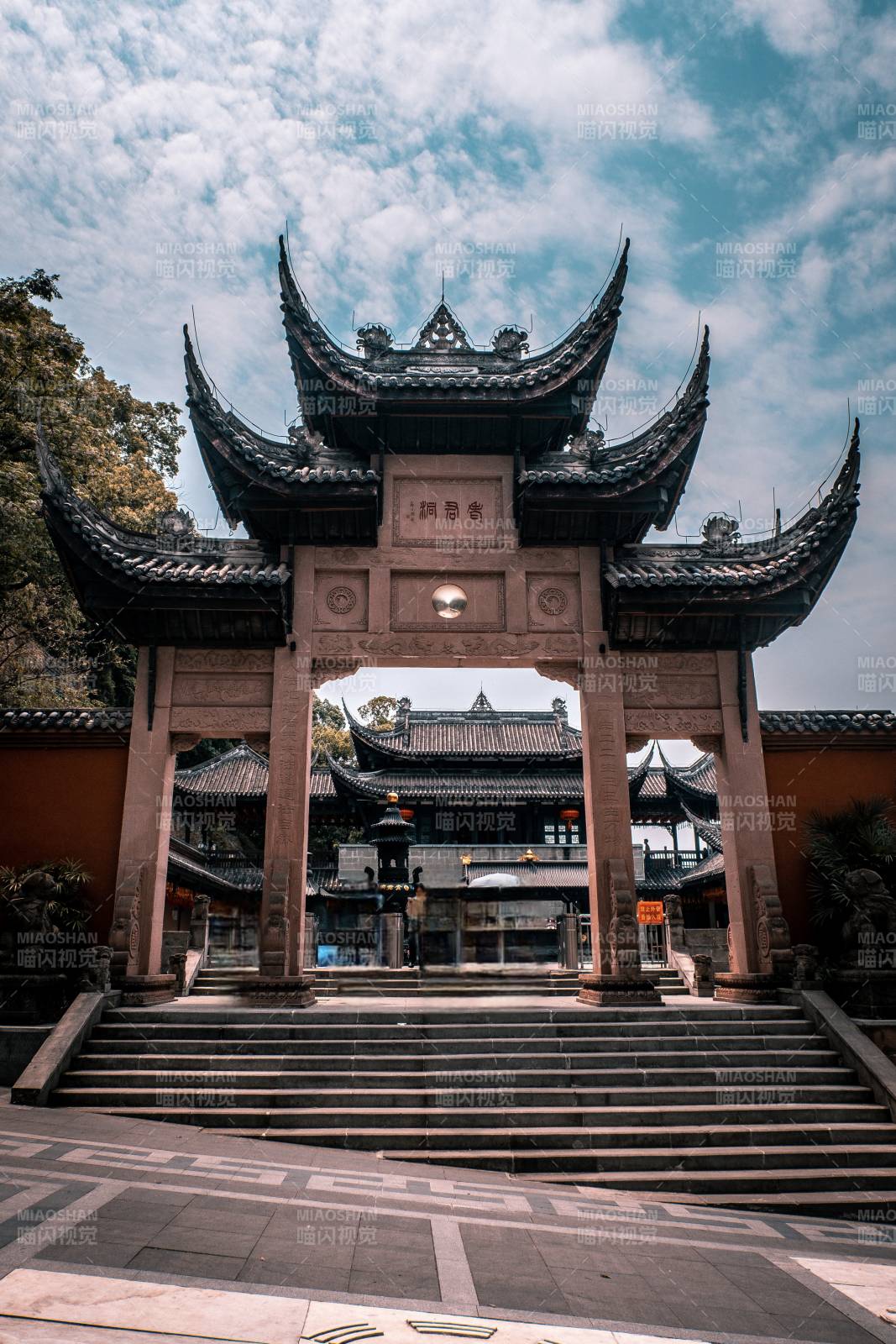 古剎門前臺(tái)階