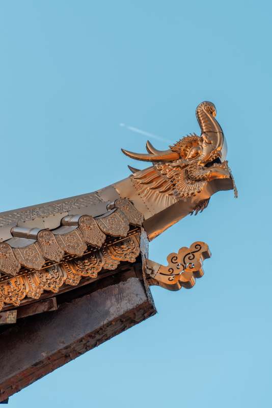 金色飛龍雕塑