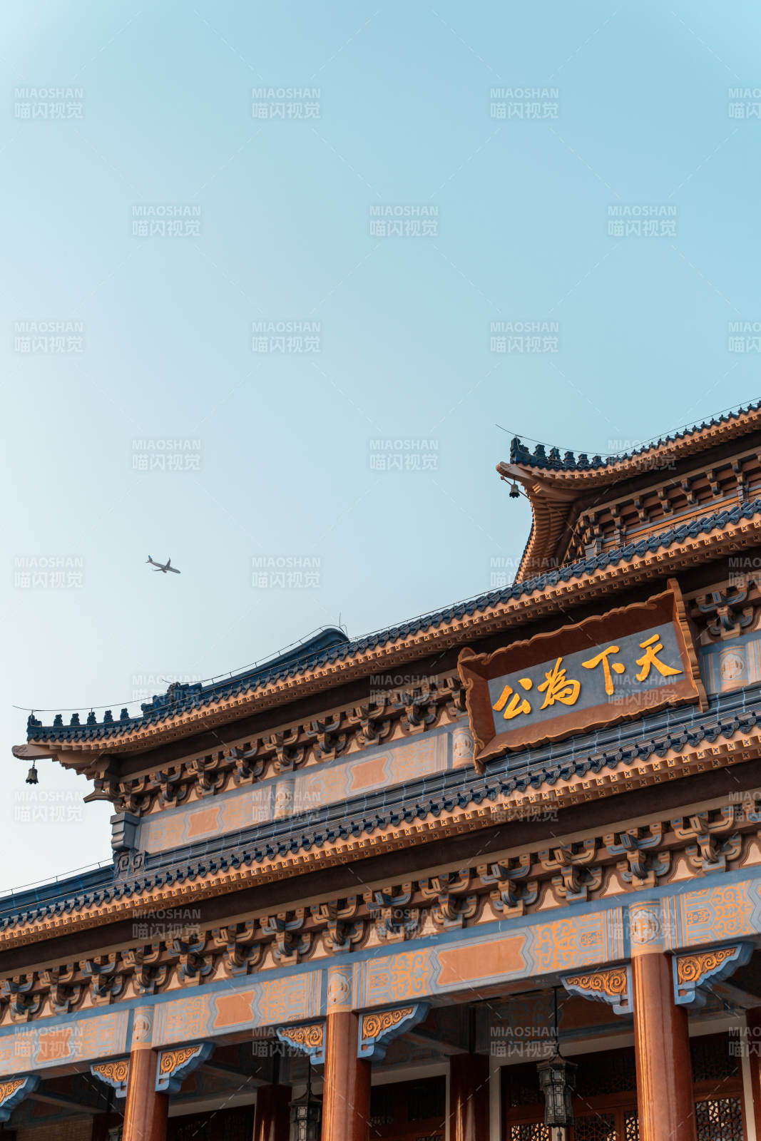 古建筑與現代飛機