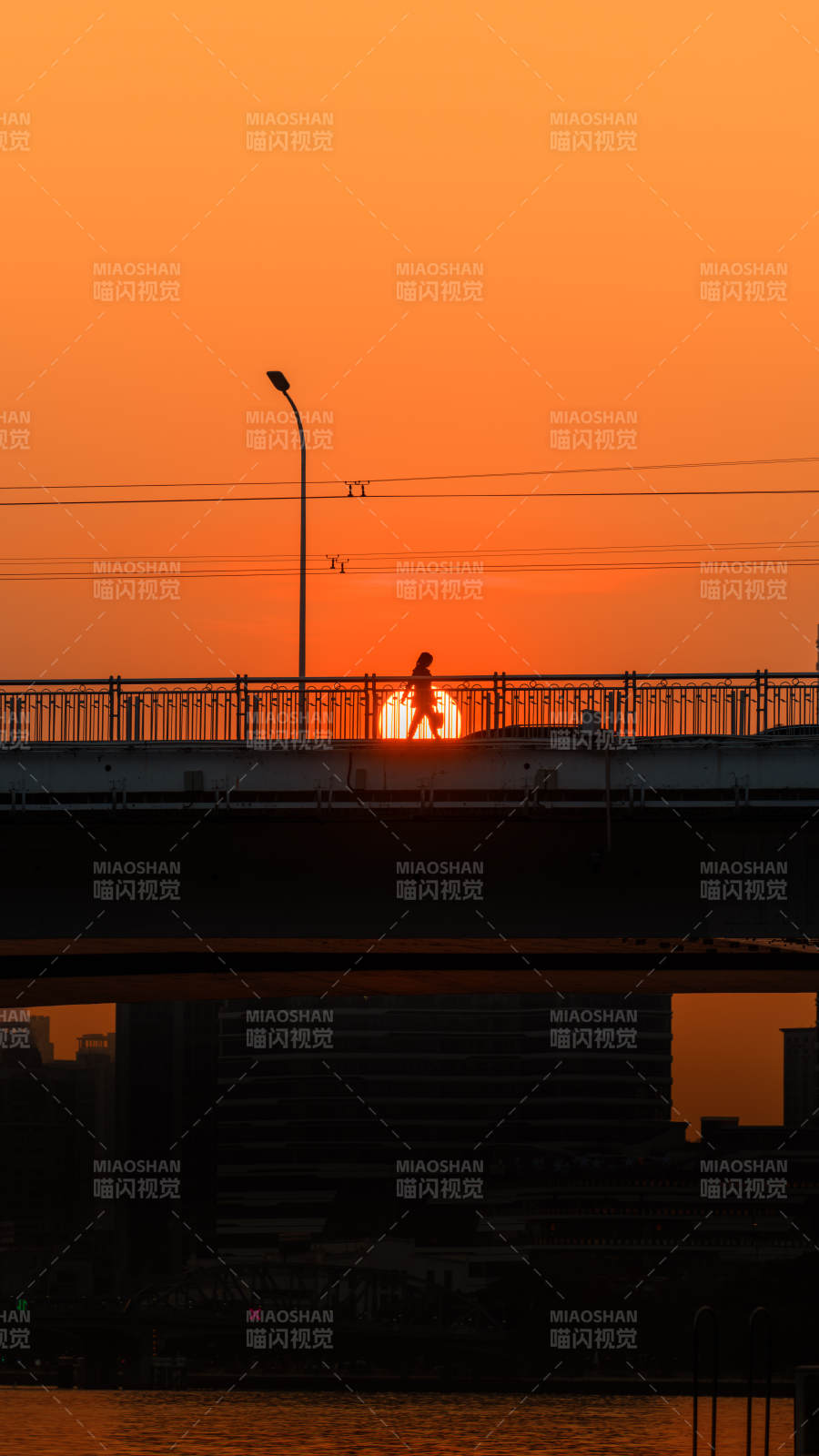 夕陽橋影