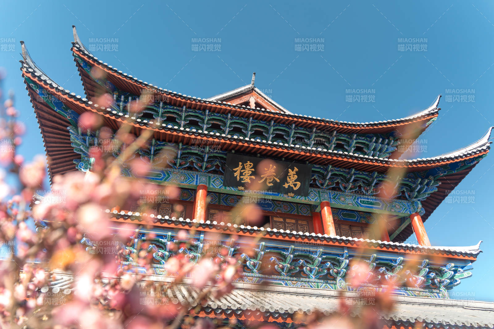 古建筑與花