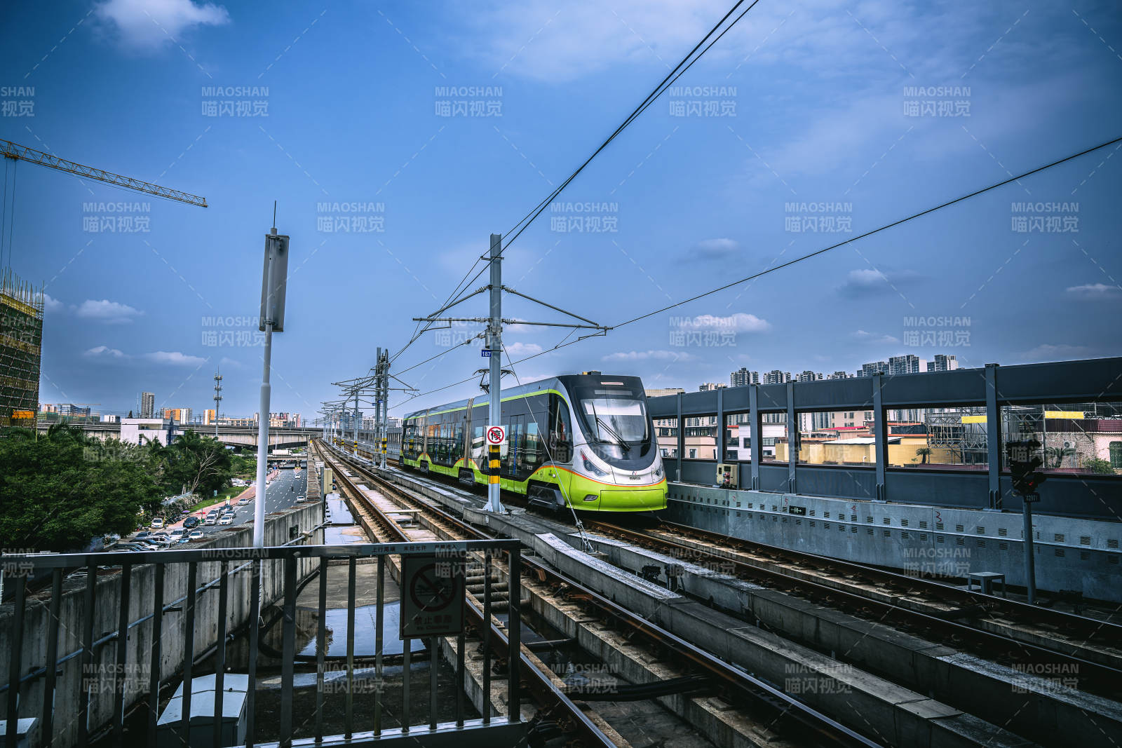 城市輕軌列車運(yùn)行中