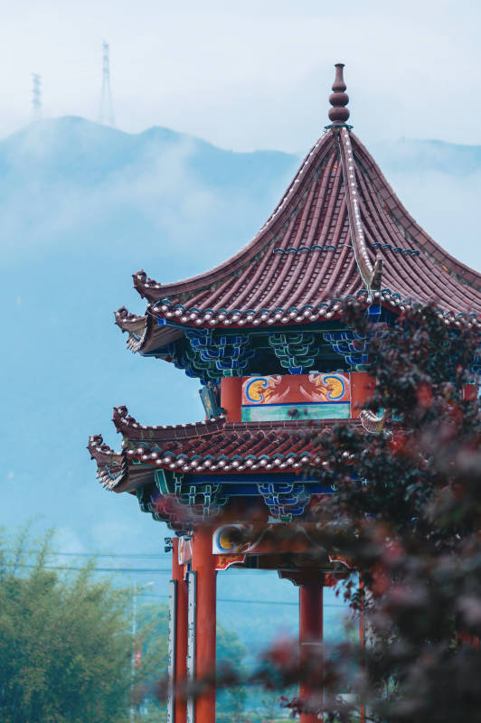 山间古塔