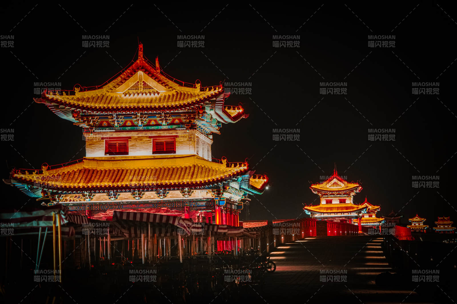 夜色中的古建筑