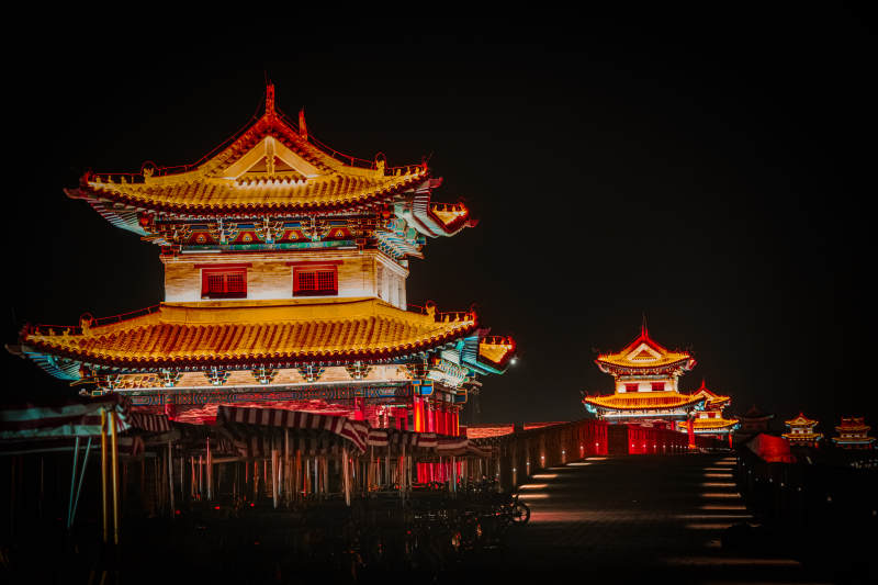 夜色中的古建筑
