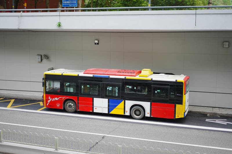 彩色巴士城市行
