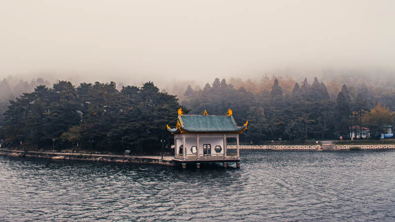 湖中亭閣