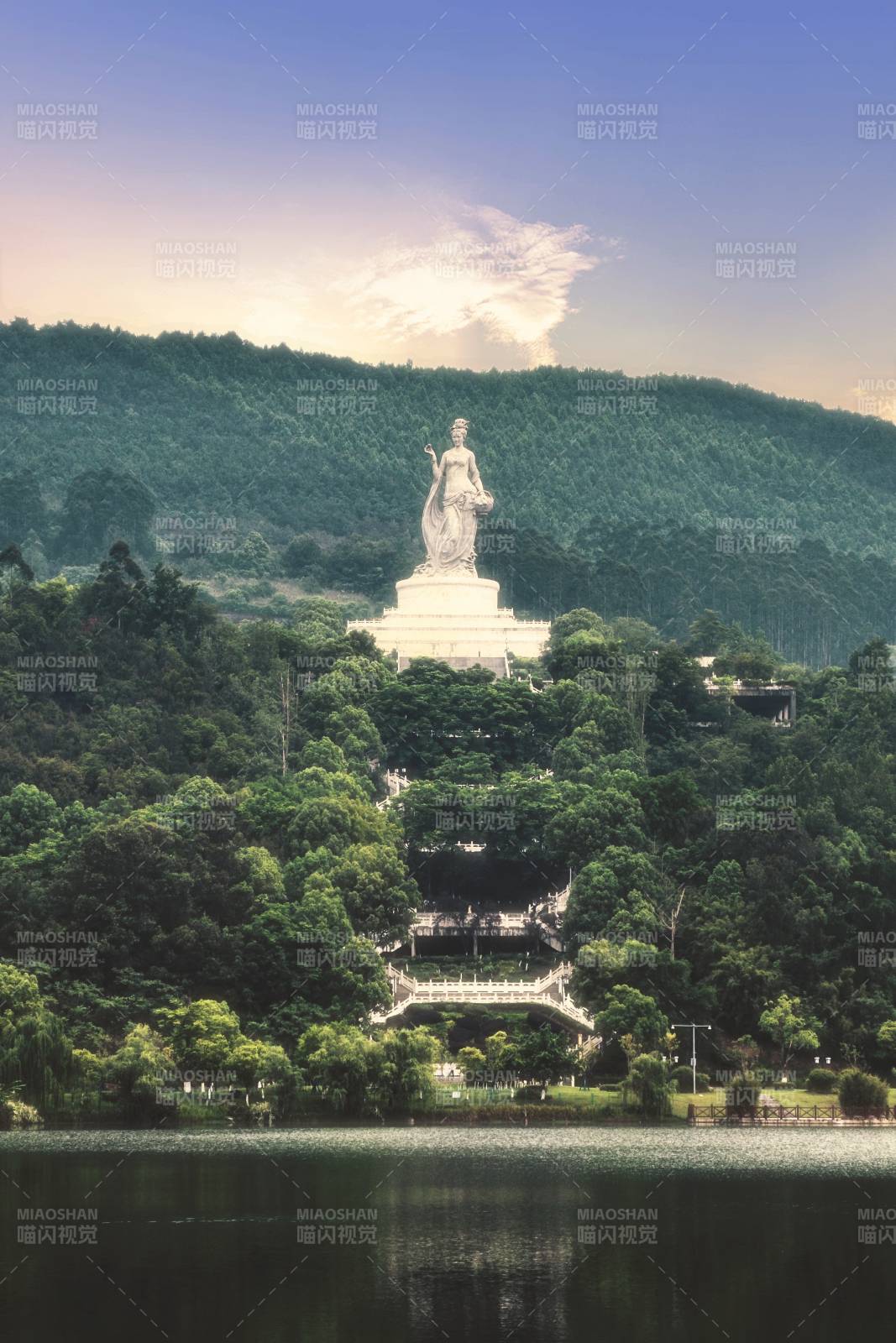 湖畔觀音像