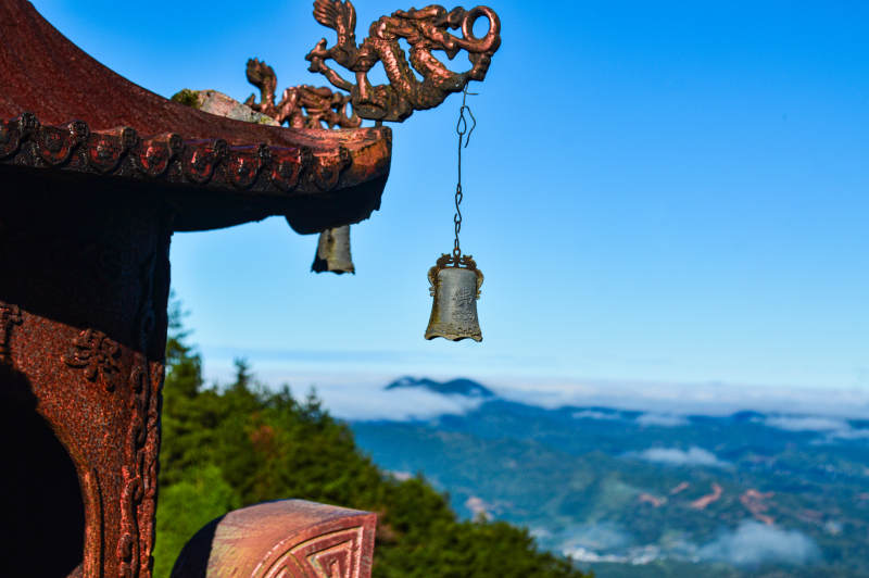 山巔古剎風(fēng)鈴響