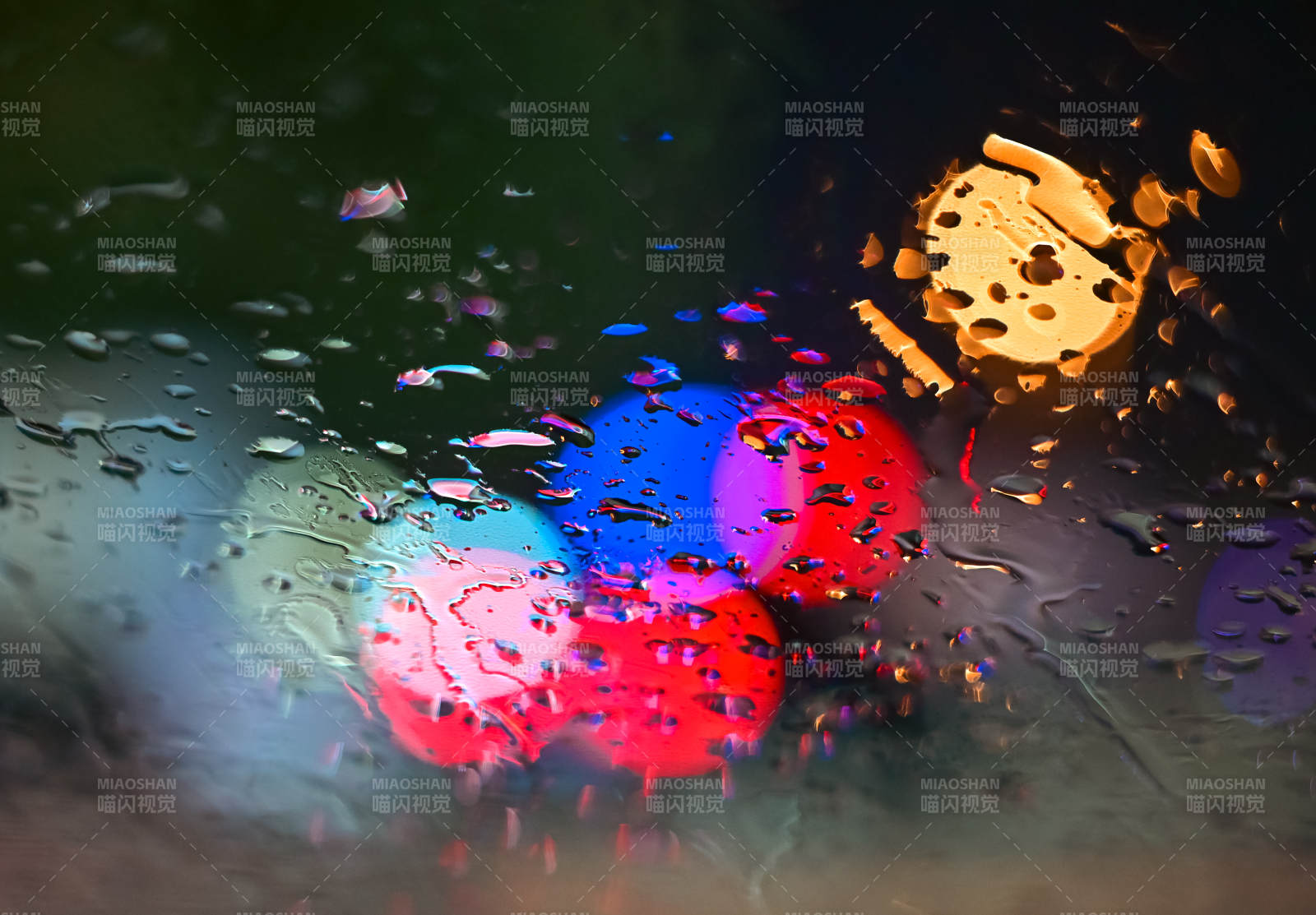 雨夜霓虹燈