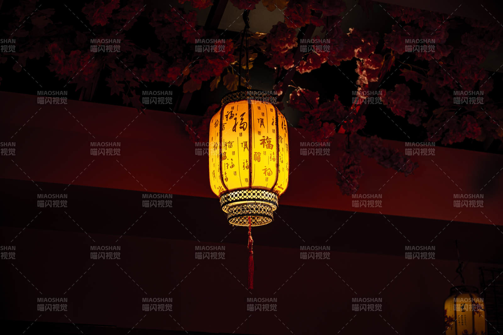 夜色中的溫暖燈籠