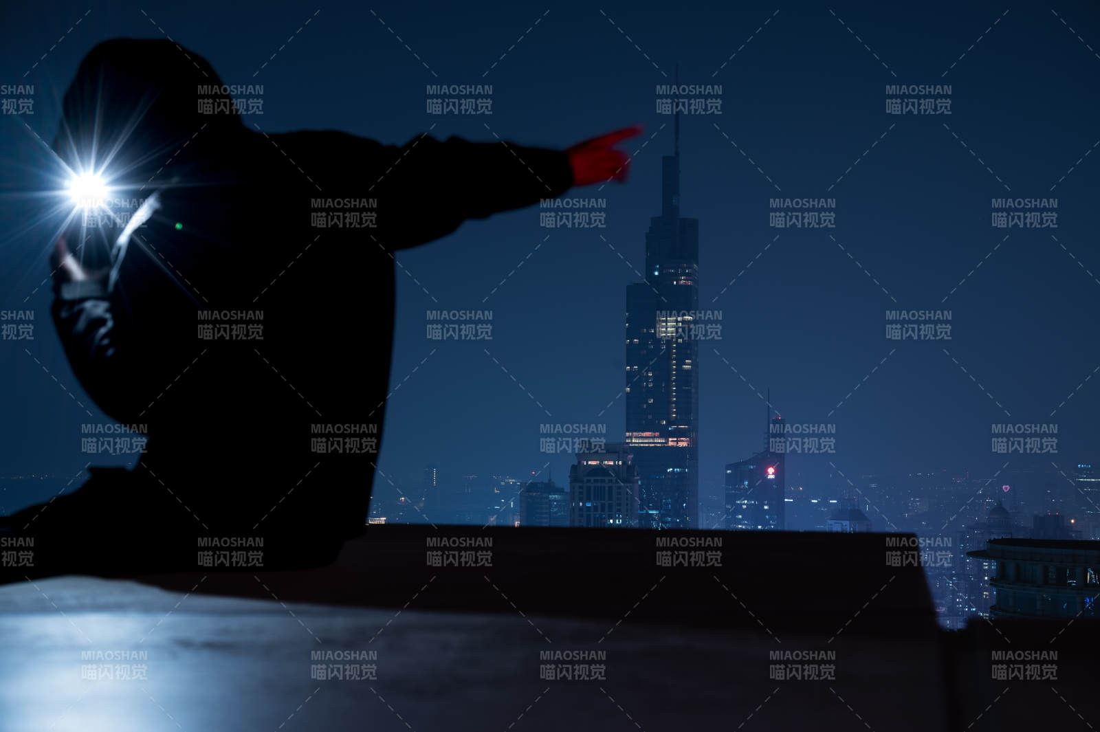 指向夜空的指引者