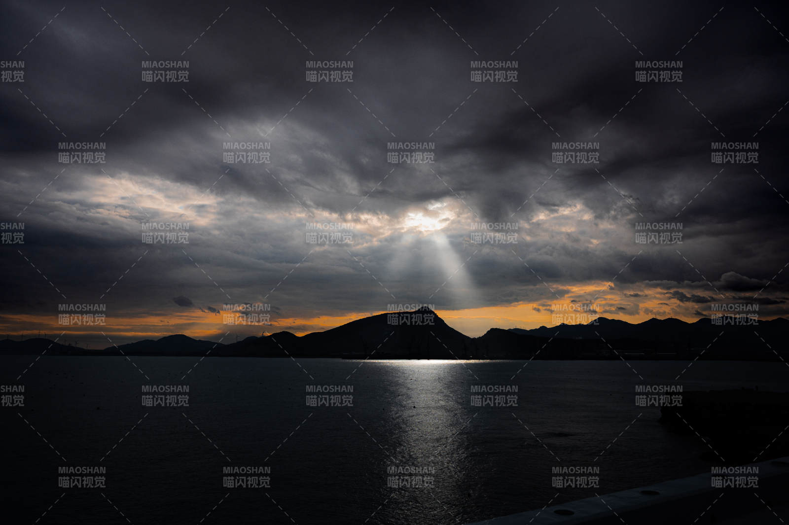 西洛島落日晚霞