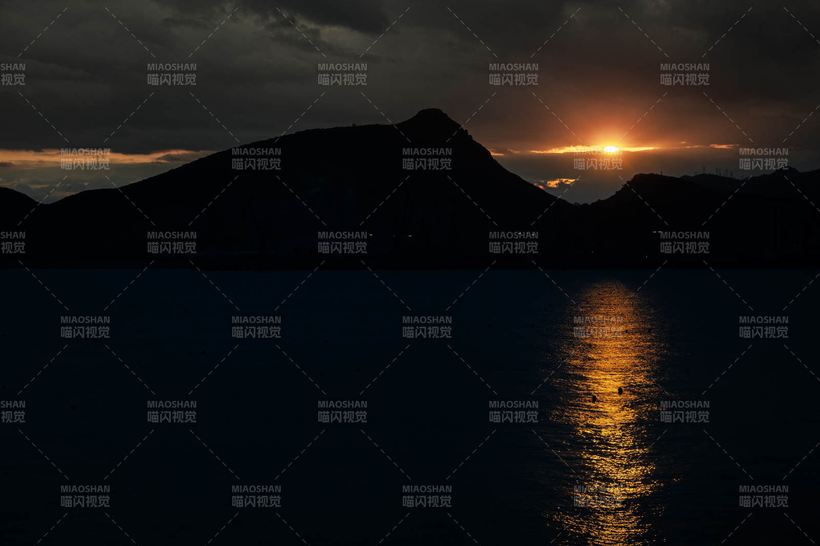 湖光山色夕陽美