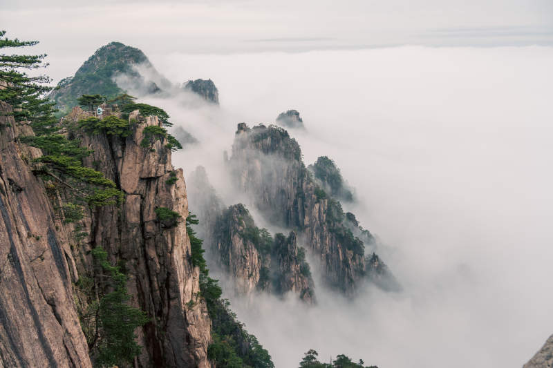 云海之上的黃山奇景