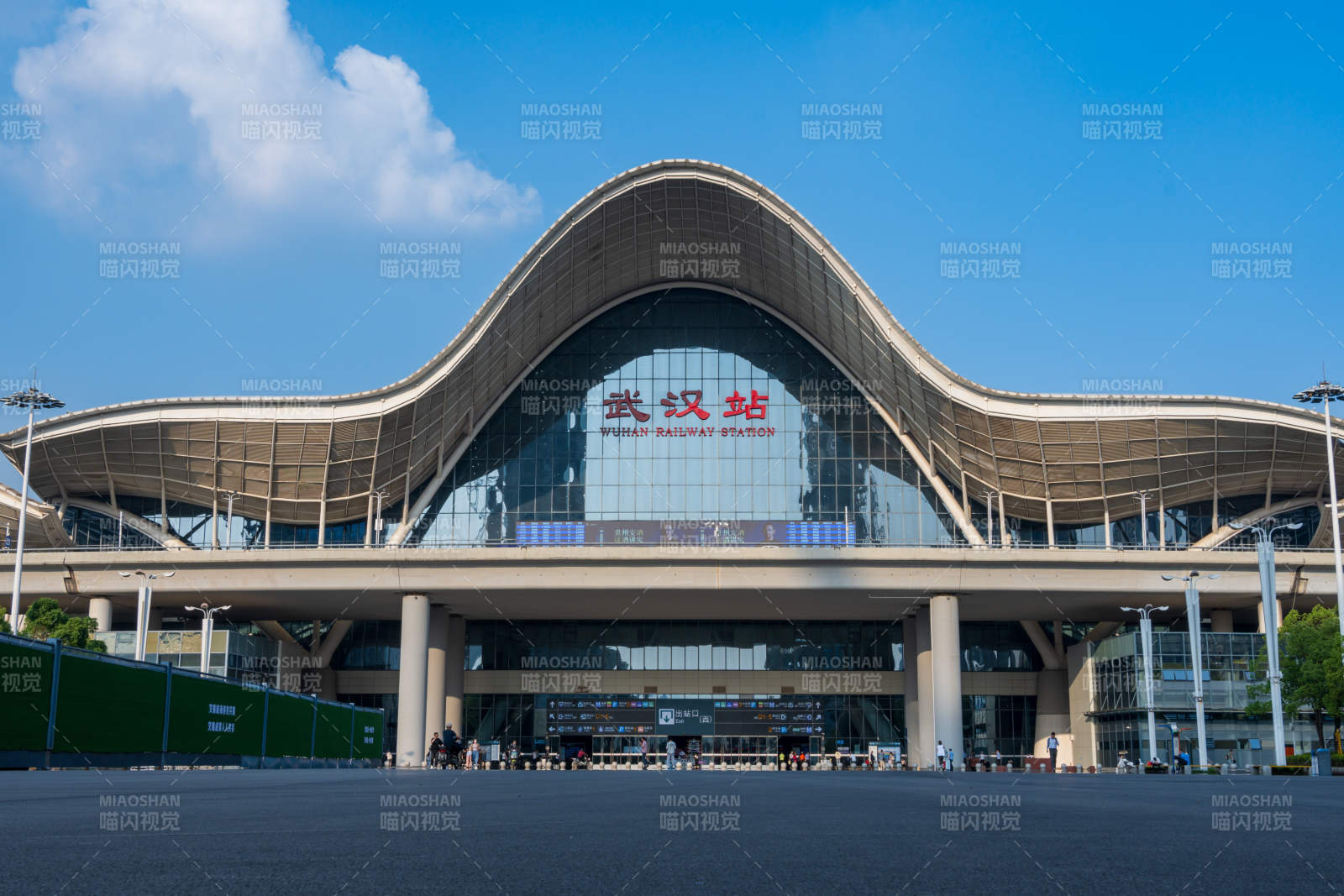 武漢站現代建筑外觀