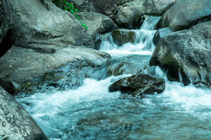 山澗溪流