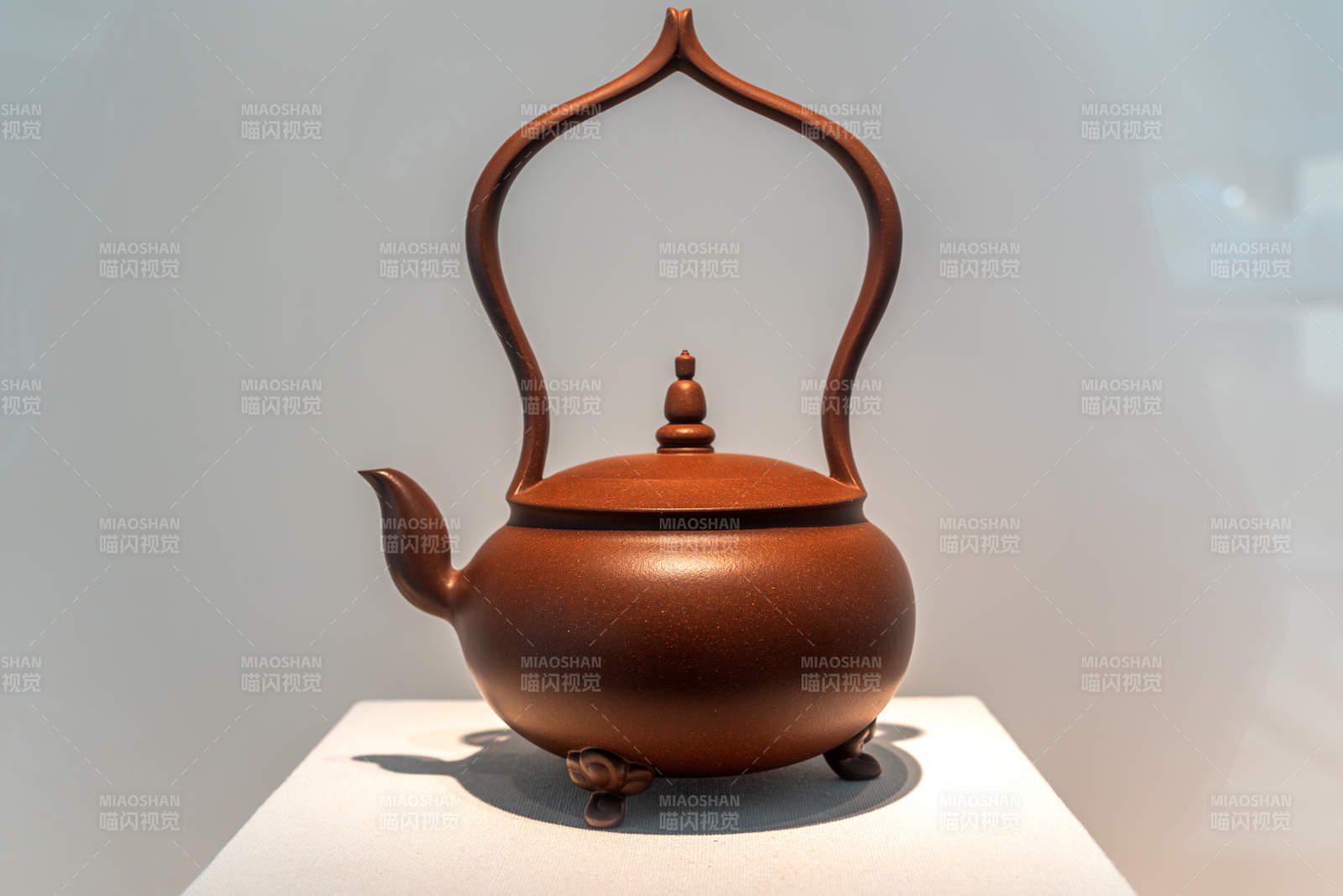 古銅色茶壺展示