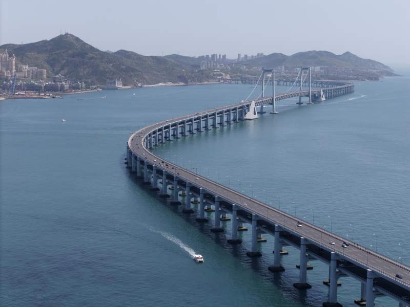 大连星海湾大桥连接两岸