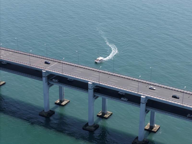 海面大桥航拍图