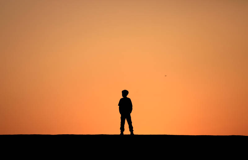 夕阳下的孤独身影
