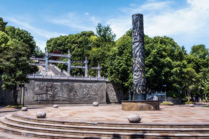 公園雕塑與臺階景觀