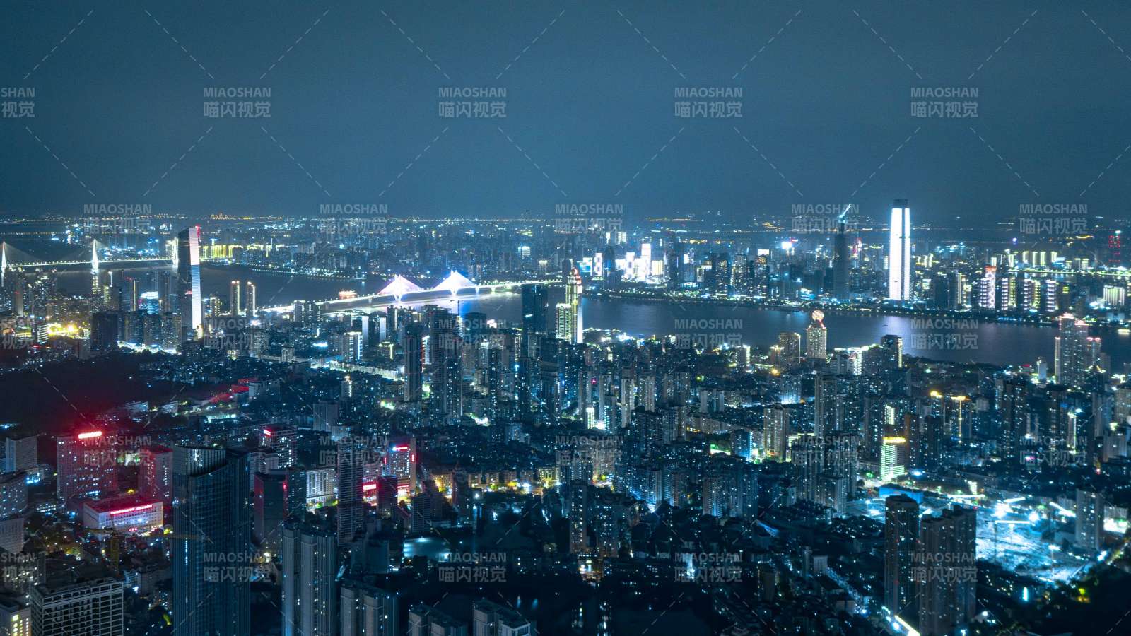 夜幕下的城市燈火輝煌