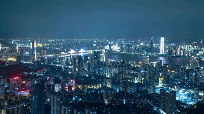 夜幕下的城市灯火辉煌