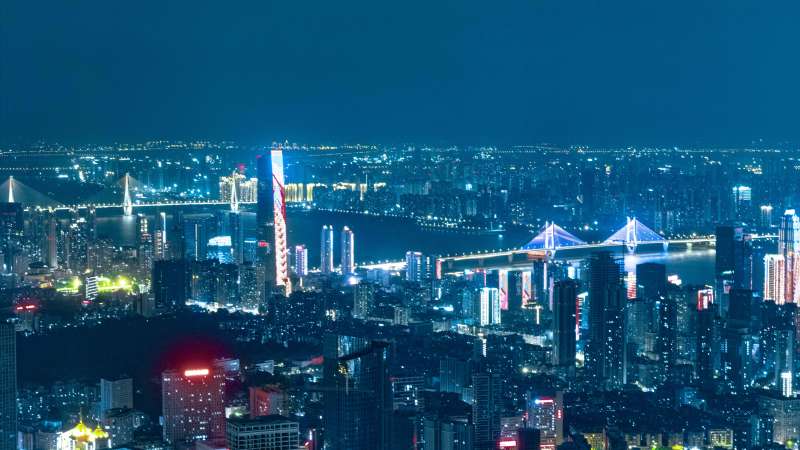 夜幕下的城市天际线