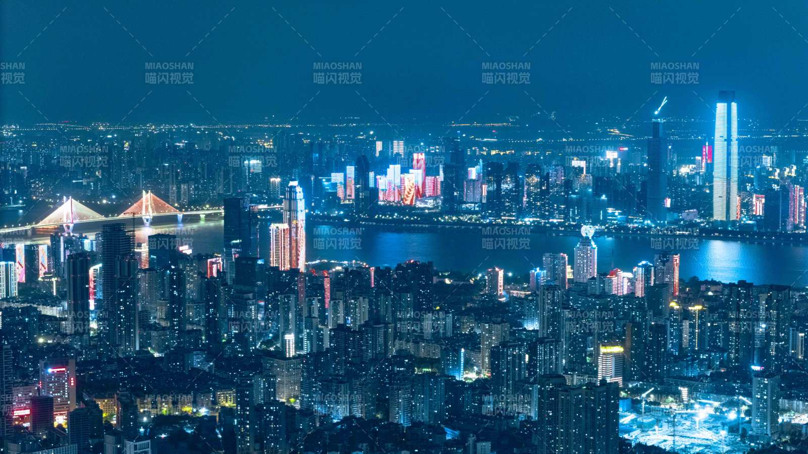 夜幕下的城市燈火輝煌