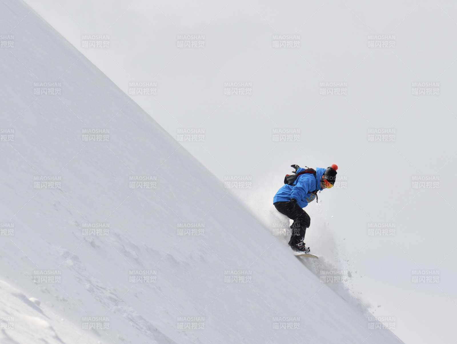 雪地滑板極限挑戰