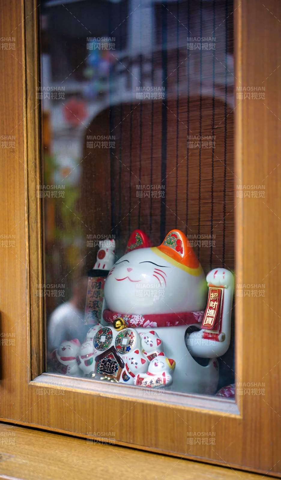 招財貓展示柜