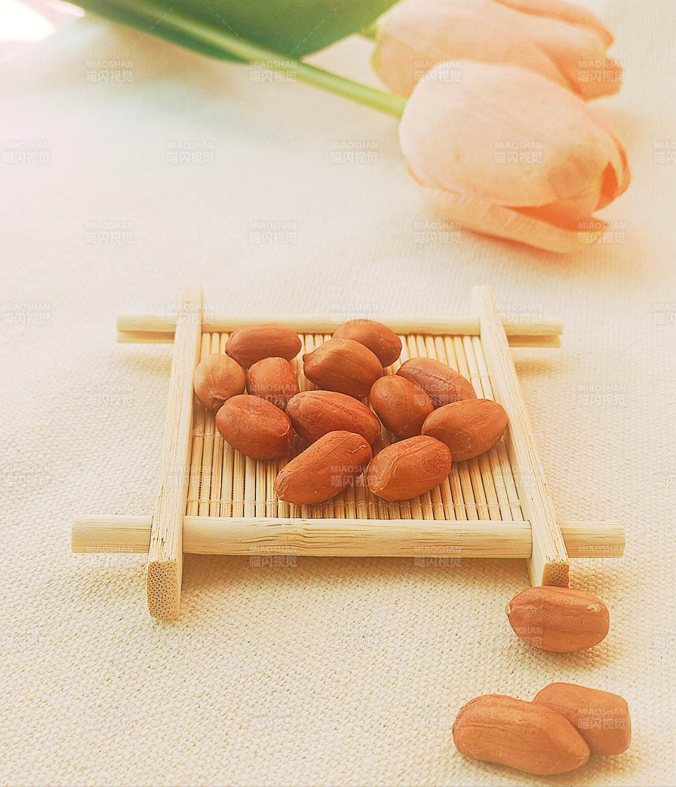 竹盤上的美味花生