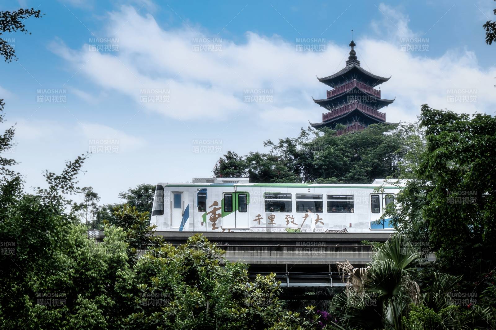地鐵穿樓