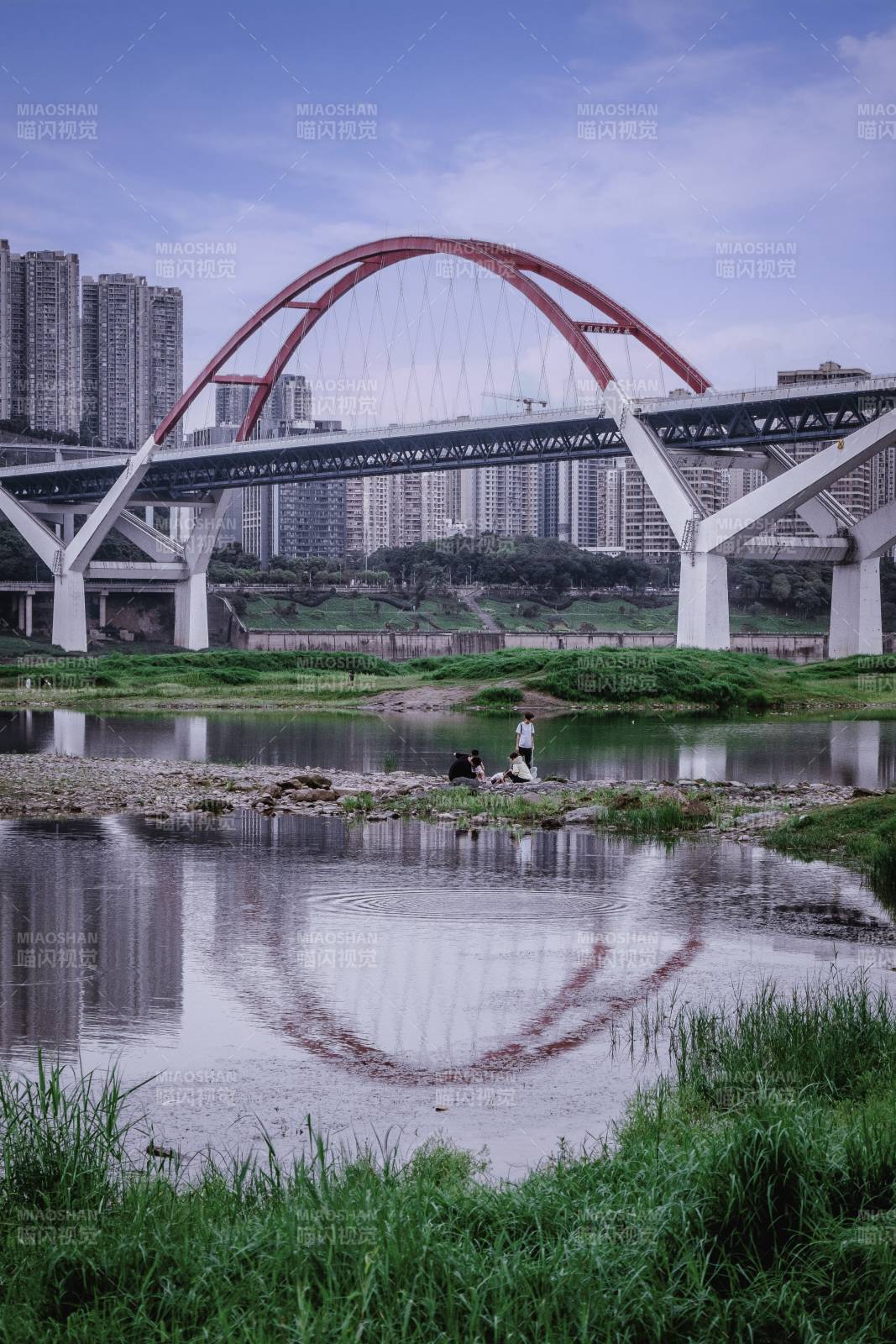 橋影映水 都市綠洲