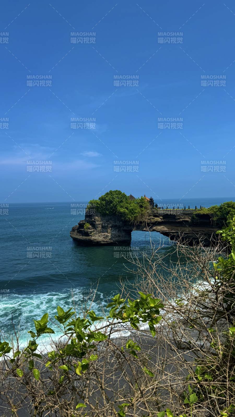 海天一色的自然美景