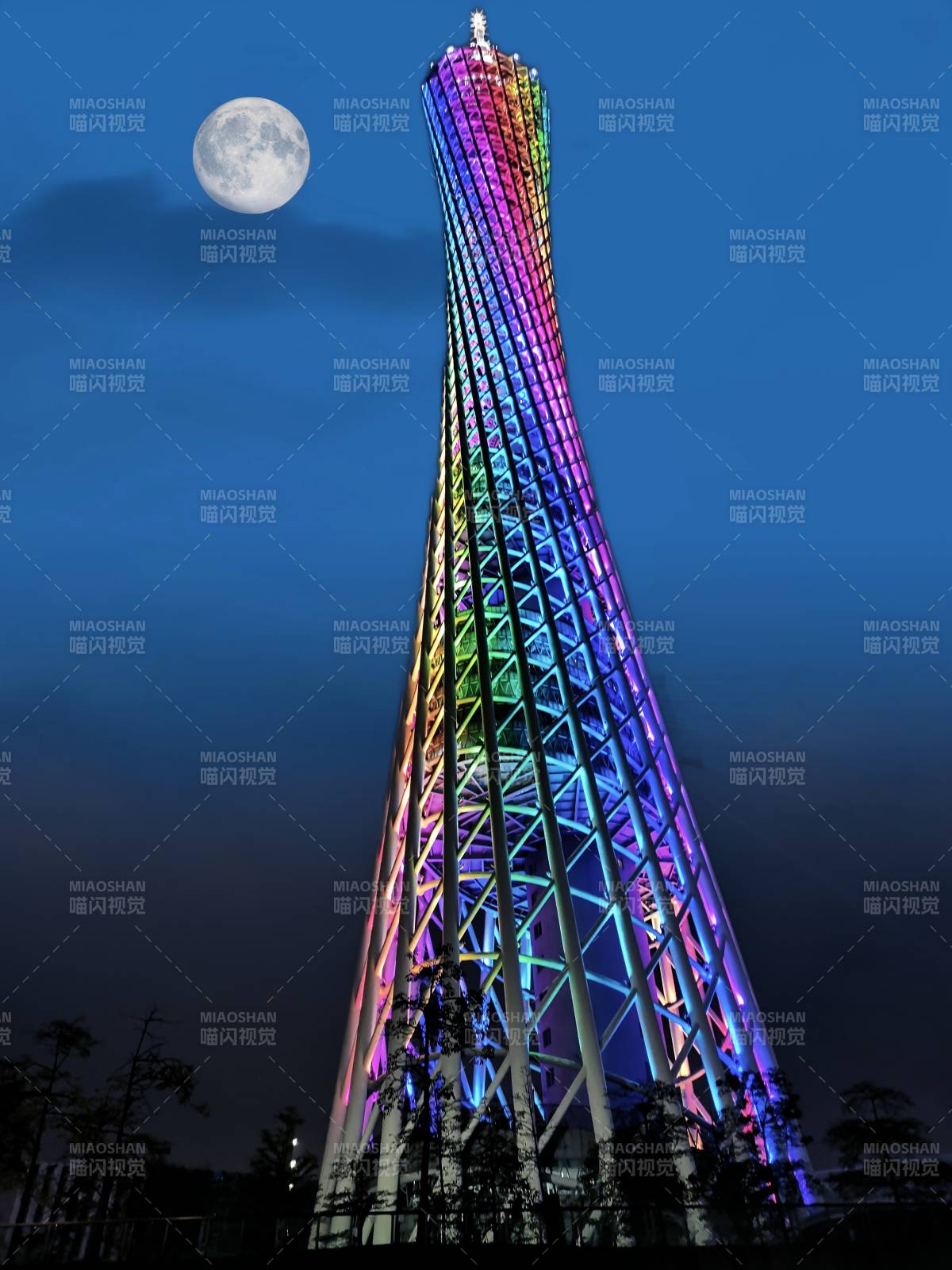 月夜彩虹塔