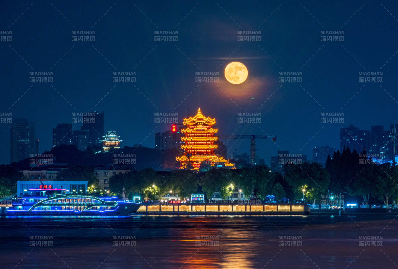 月夜古城