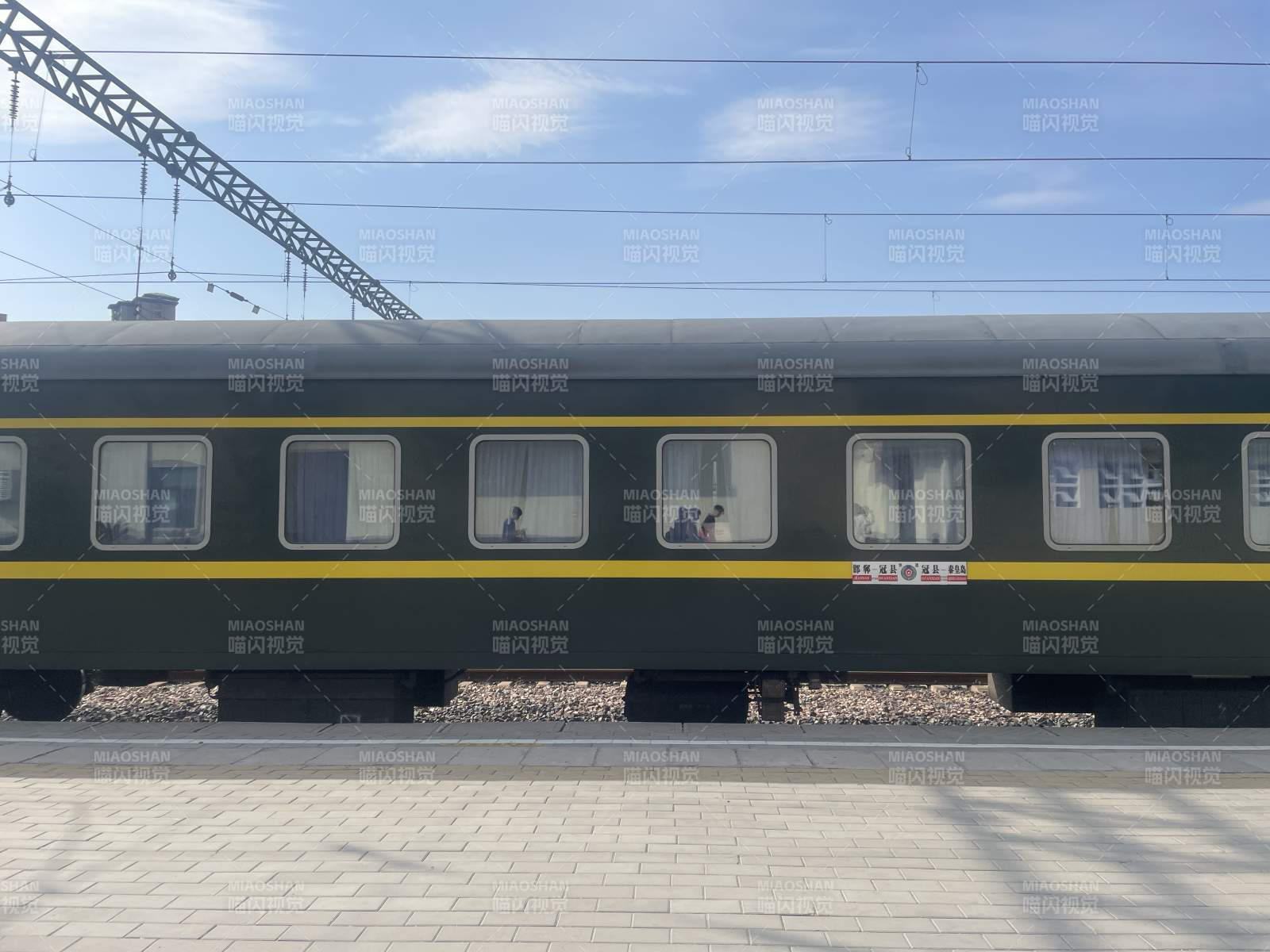 停靠的綠皮火車