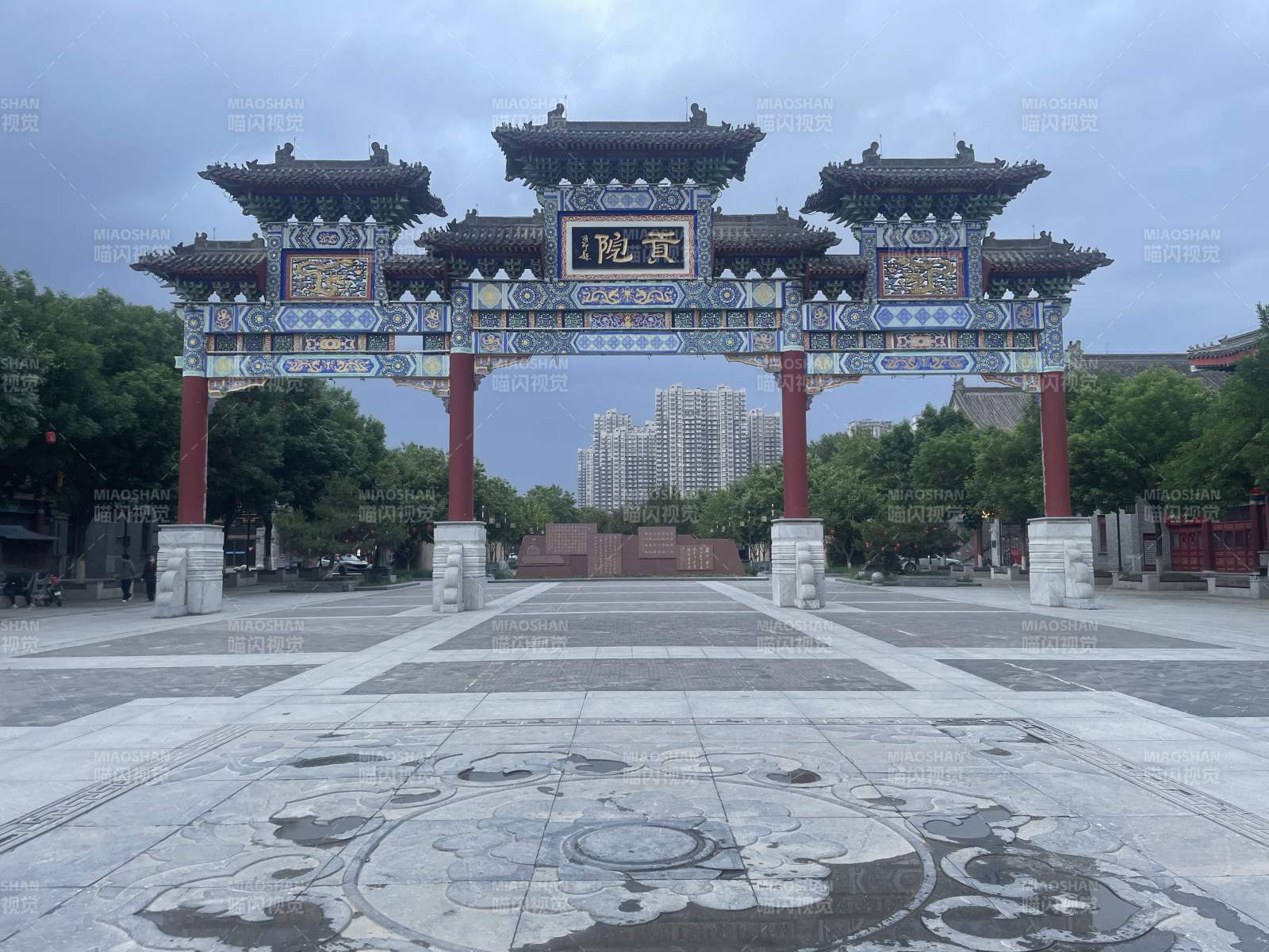 古韻門樓迎賓圖