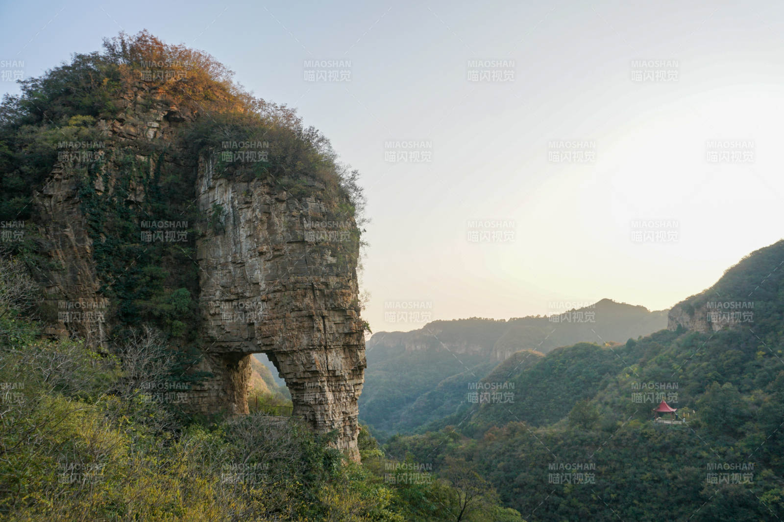 自然拱門山景 北京老象峰