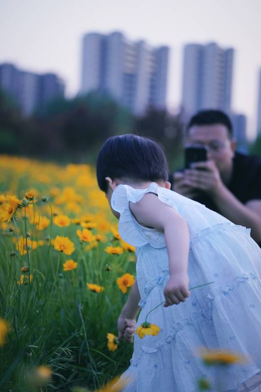 花海中的童年时光