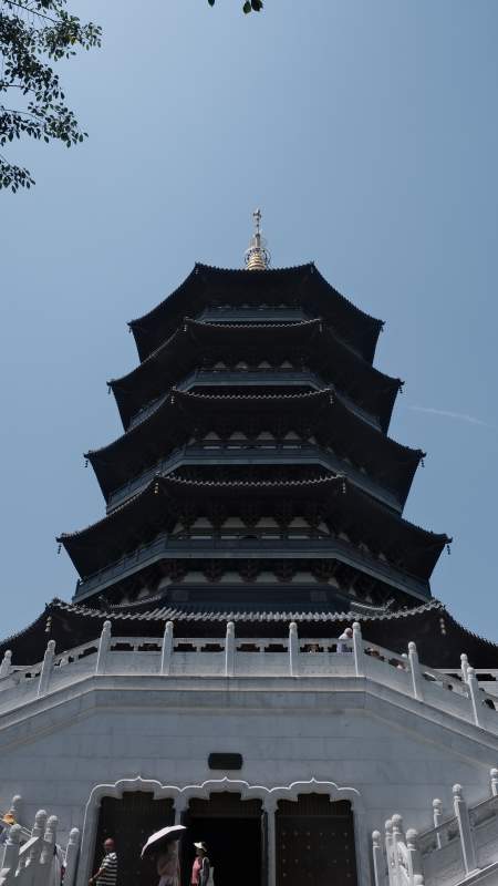 古塔巍峨 晴空萬里 雷峰塔