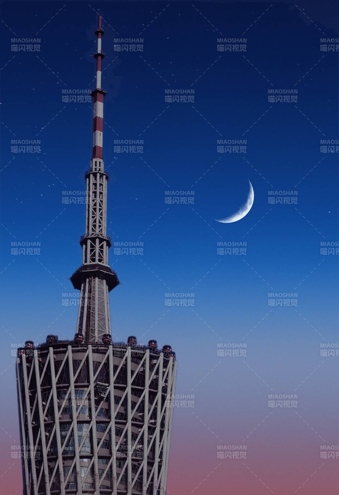 月夜塔尖